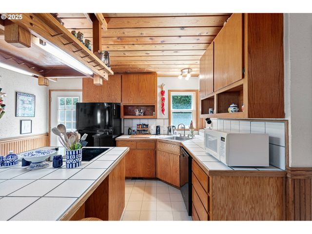 361890 HIGHWAY 58, Pleasant Hill, OR 97455