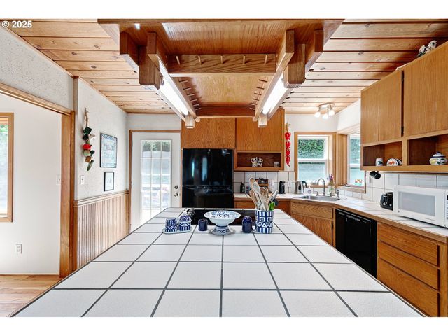 361890 HIGHWAY 58, Pleasant Hill, OR 97455