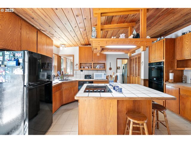 361890 HIGHWAY 58, Pleasant Hill, OR 97455