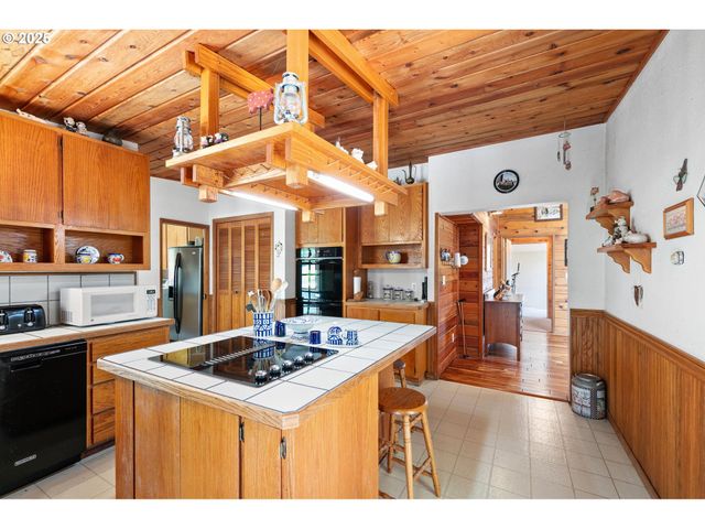 361890 HIGHWAY 58, Pleasant Hill, OR 97455