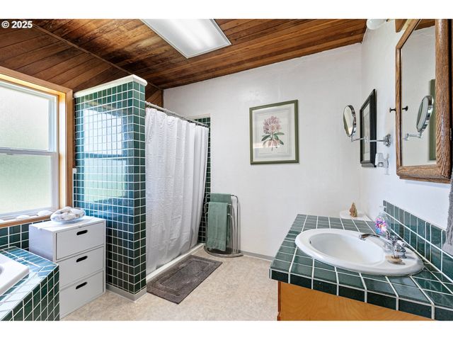 361890 HIGHWAY 58, Pleasant Hill, OR 97455