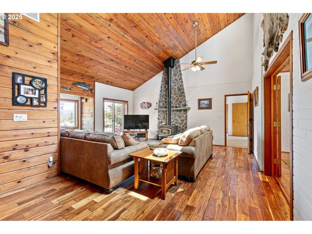 361890 HIGHWAY 58, Pleasant Hill, OR 97455