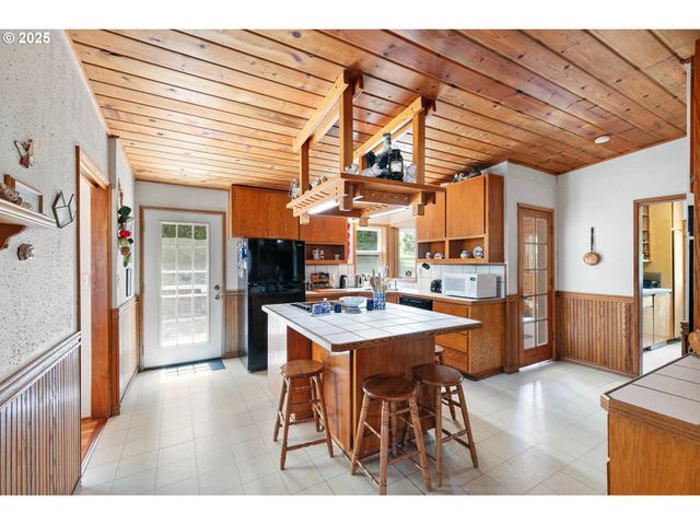 361890 HIGHWAY 58, Pleasant Hill, OR 97455