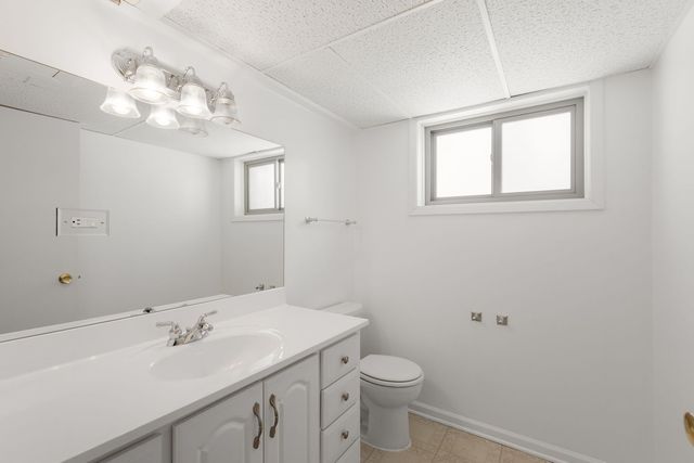 1042 W Central Road, Mount Prospect, IL 60056