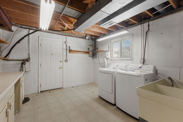 1042 W Central Road, Mount Prospect, IL 60056