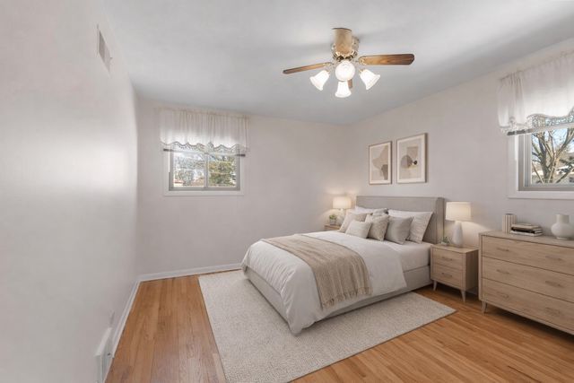 1042 W Central Road, Mount Prospect, IL 60056