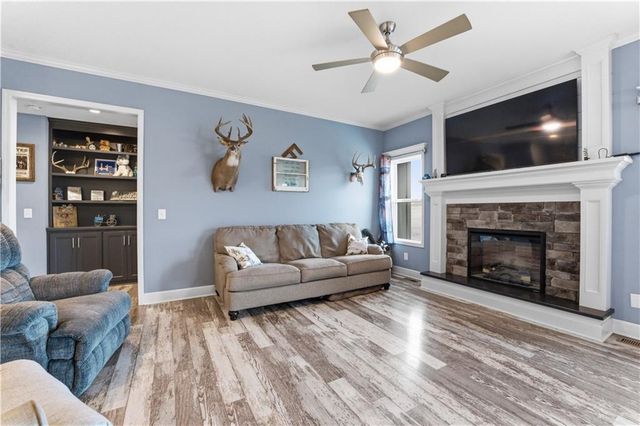 27805 S Walker Road, Harrisonville, MO 64701