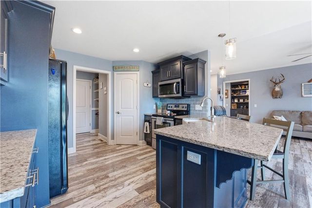 27805 S Walker Road, Harrisonville, MO 64701