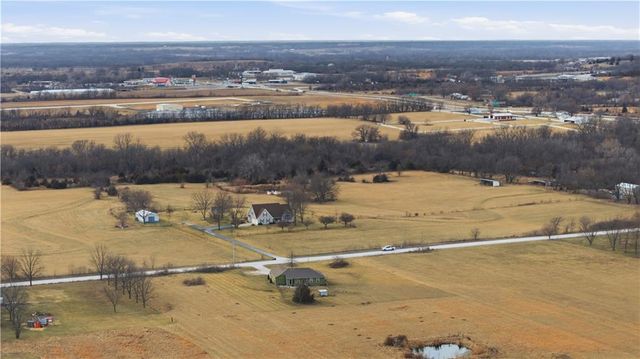 27805 S Walker Road, Harrisonville, MO 64701