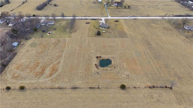 27805 S Walker Road, Harrisonville, MO 64701