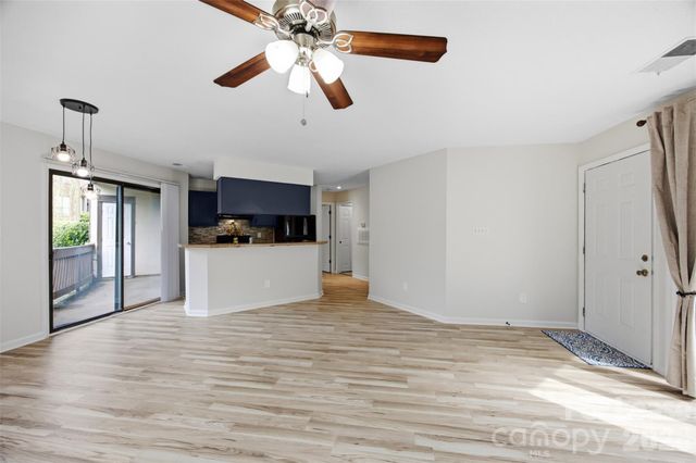 8157 Cedar Glen Drive, Charlotte, NC 28212