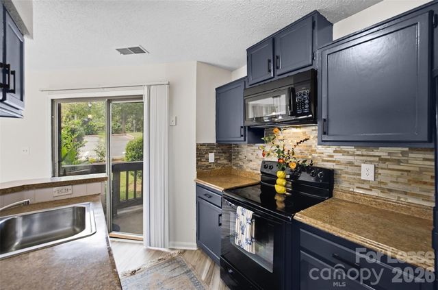 8157 Cedar Glen Drive, Charlotte, NC 28212