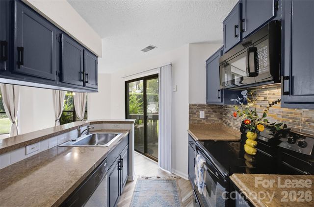 8157 Cedar Glen Drive, Charlotte, NC 28212