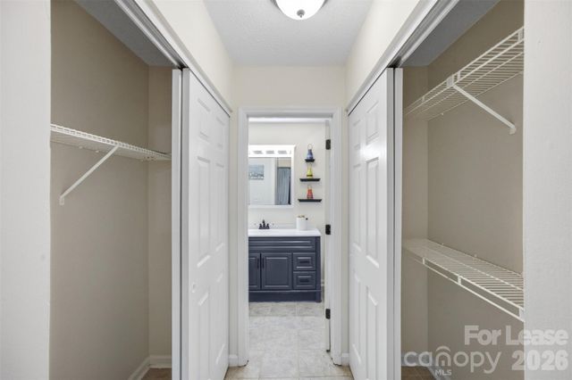 8157 Cedar Glen Drive, Charlotte, NC 28212
