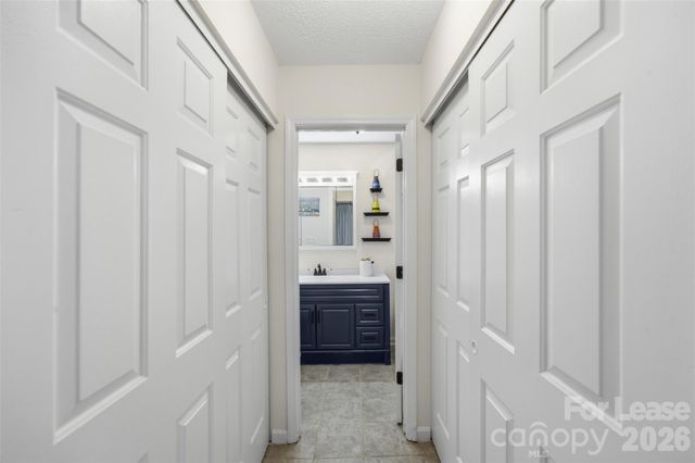 8157 Cedar Glen Drive, Charlotte, NC 28212