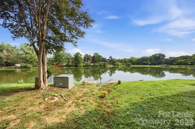 8157 Cedar Glen Drive, Charlotte, NC 28212