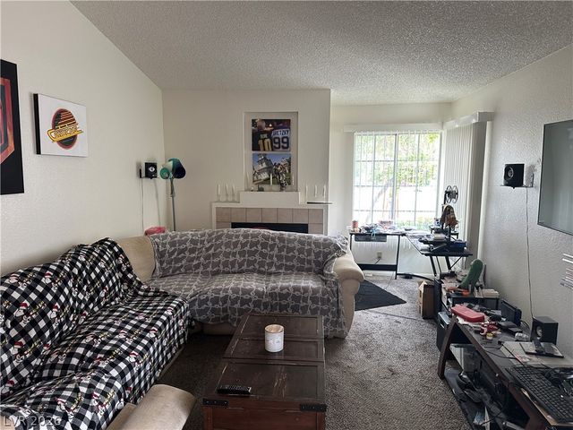 9517 Echo Glen Drive, Las Vegas, NV 89117