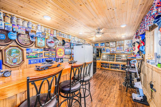 7702 N Gleneagle Drive, Kalamazoo, MI 49048