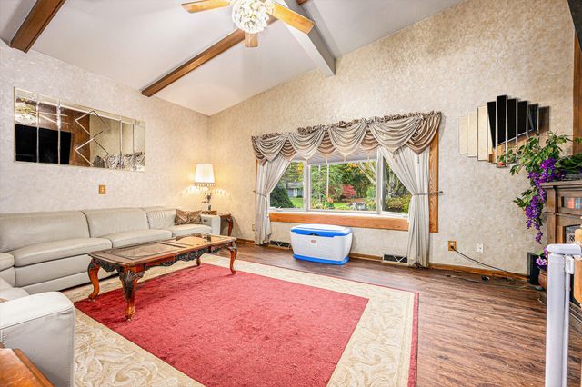 7702 N Gleneagle Drive, Kalamazoo, MI 49048