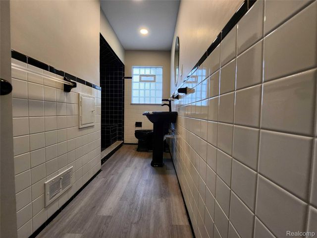 15705 Juliana Avenue, Eastpointe, MI 48021