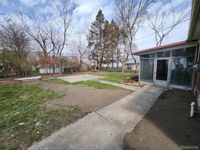 15705 Juliana Avenue, Eastpointe, MI 48021