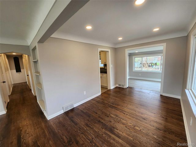 15705 Juliana Avenue, Eastpointe, MI 48021