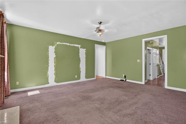 411 Honeysuckle LN, Yorktown, VA 23693