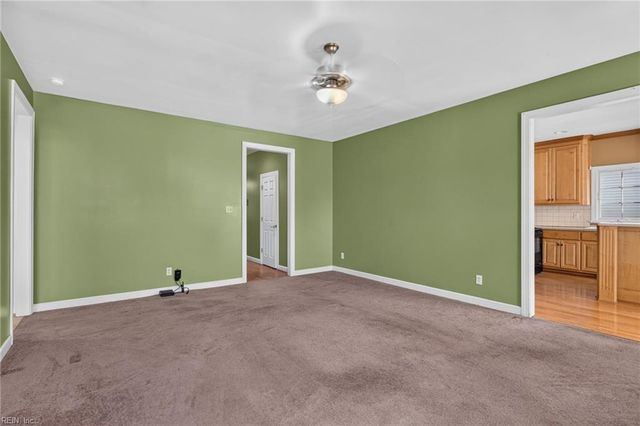 411 Honeysuckle LN, Yorktown, VA 23693