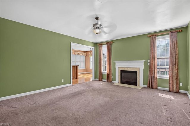 411 Honeysuckle LN, Yorktown, VA 23693