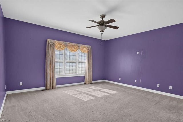 411 Honeysuckle LN, Yorktown, VA 23693