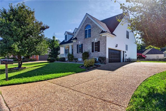 411 Honeysuckle LN, Yorktown, VA 23693