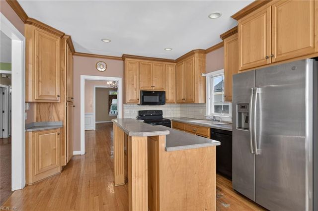 411 Honeysuckle LN, Yorktown, VA 23693