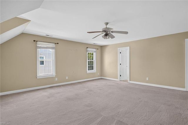 411 Honeysuckle LN, Yorktown, VA 23693