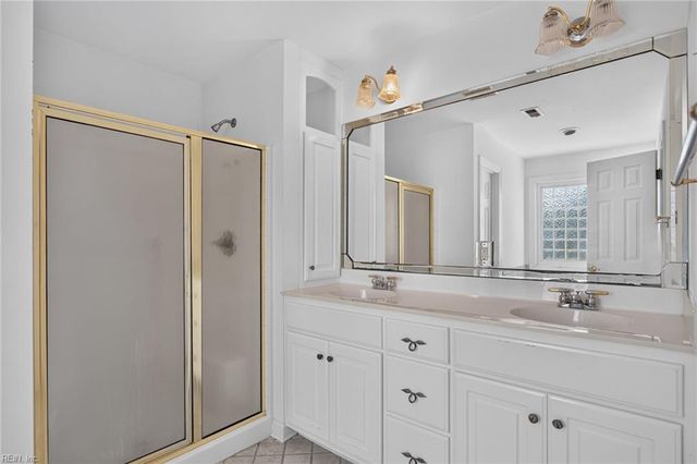 411 Honeysuckle LN, Yorktown, VA 23693