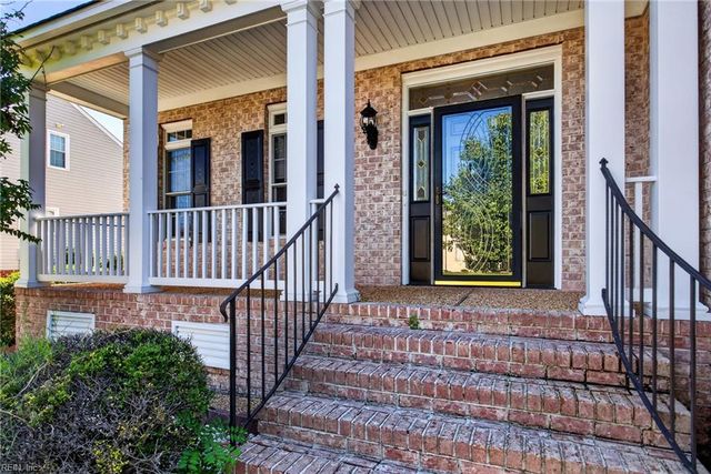 411 Honeysuckle LN, Yorktown, VA 23693