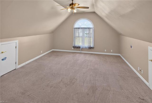 411 Honeysuckle LN, Yorktown, VA 23693