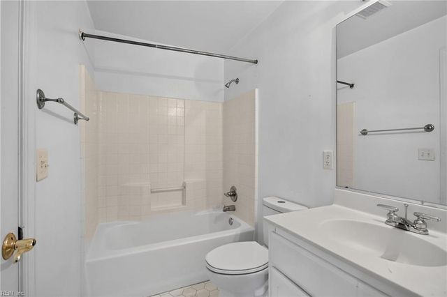 411 Honeysuckle LN, Yorktown, VA 23693