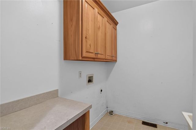 411 Honeysuckle LN, Yorktown, VA 23693