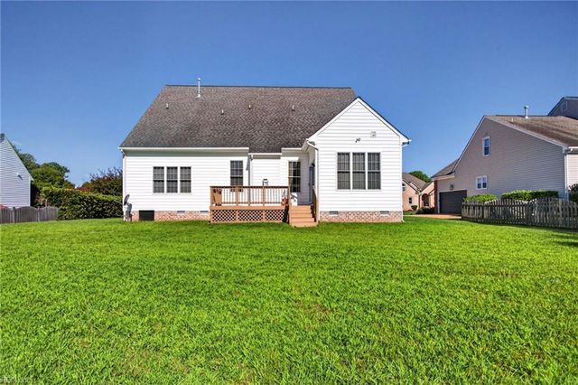 411 Honeysuckle LN, Yorktown, VA 23693