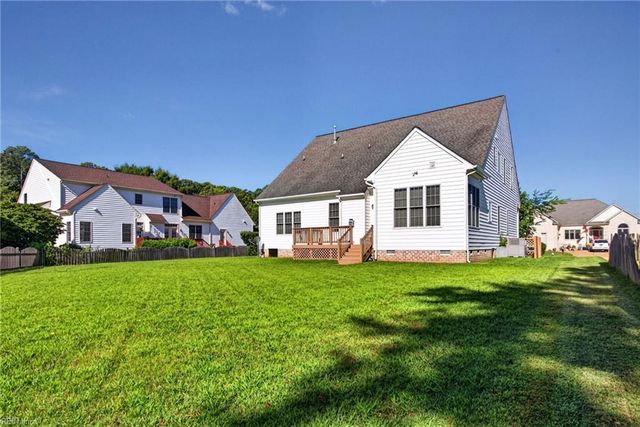411 Honeysuckle LN, Yorktown, VA 23693
