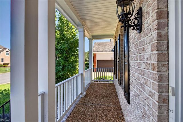 411 Honeysuckle LN, Yorktown, VA 23693