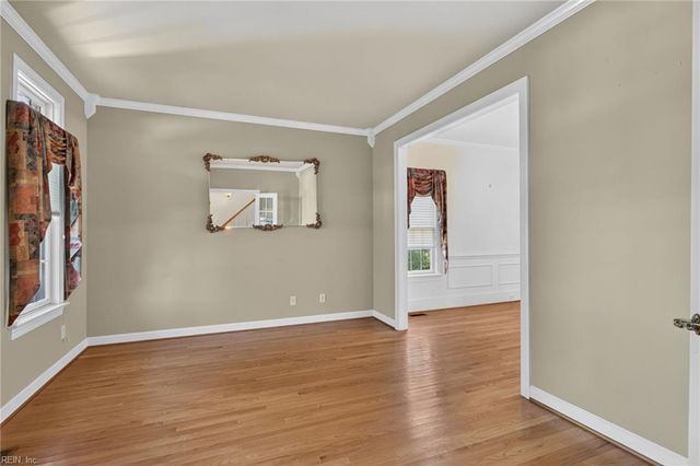 411 Honeysuckle LN, Yorktown, VA 23693