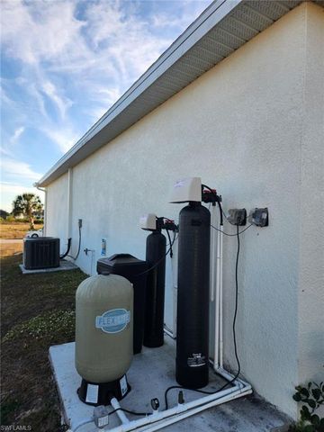 1819 NE 23rd TER, Cape Coral, FL 33909