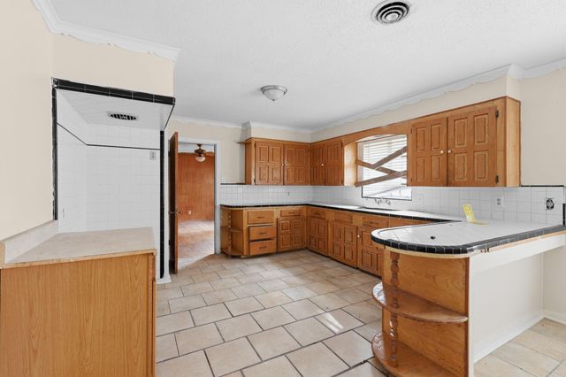 600 E Whitney Street, Houston, TX 77022