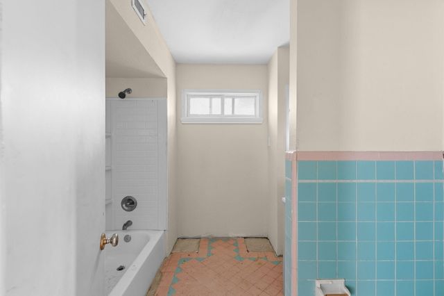 600 E Whitney Street, Houston, TX 77022