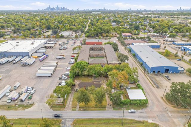 600 E Whitney Street, Houston, TX 77022