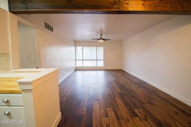 1701 W TUCKEY Lane 208, Phoenix, AZ 85015