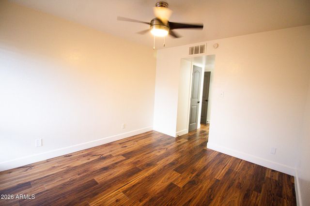 1701 W TUCKEY Lane 208, Phoenix, AZ 85015