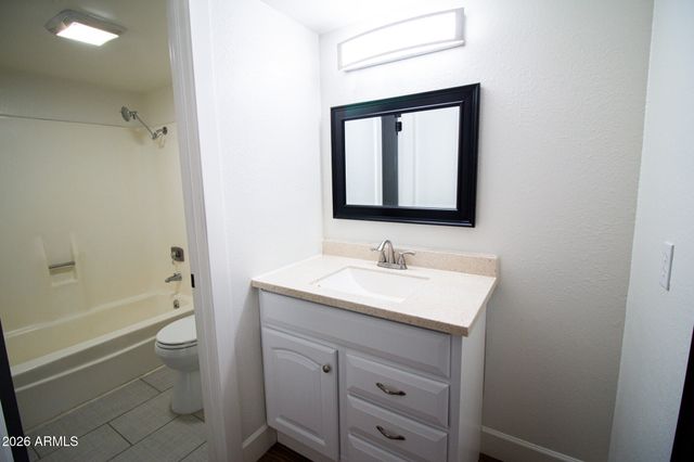 1701 W TUCKEY Lane 208, Phoenix, AZ 85015