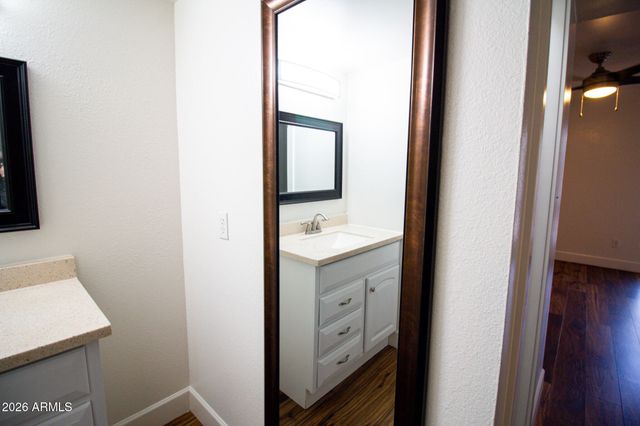 1701 W TUCKEY Lane 208, Phoenix, AZ 85015